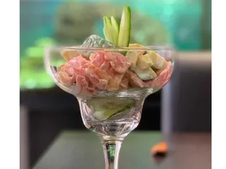 Sake avokado salát (4,10,12)